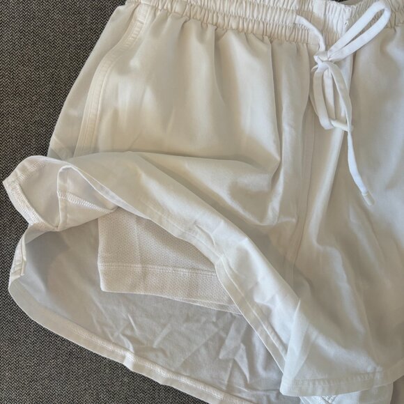 Lululemon Court Rival High-Rise Short 3" – White, Size 6 - Picture 6 of 9
